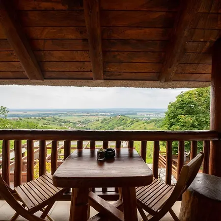 Hisa Vina Cuk אורחן *