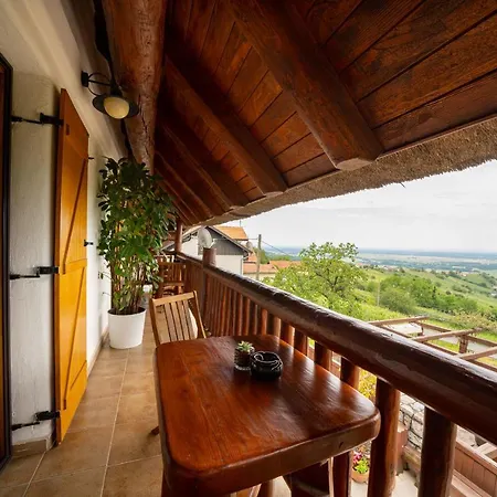 Hisa Vina Cuk * לנדבה