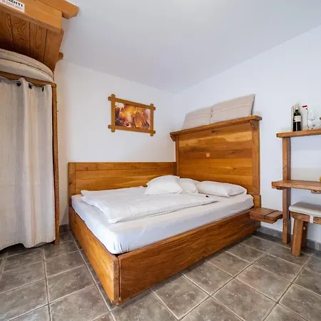 Hisa Vina Cuk אורחן *