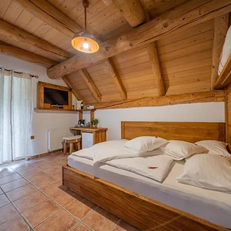 אורחן Hisa Vina Cuk