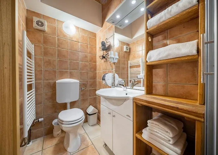 Hisa Vina Cuk بيت ريفي