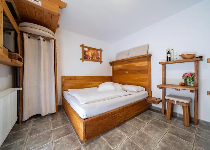 Hisa Vina Cuk بيت ريفي *